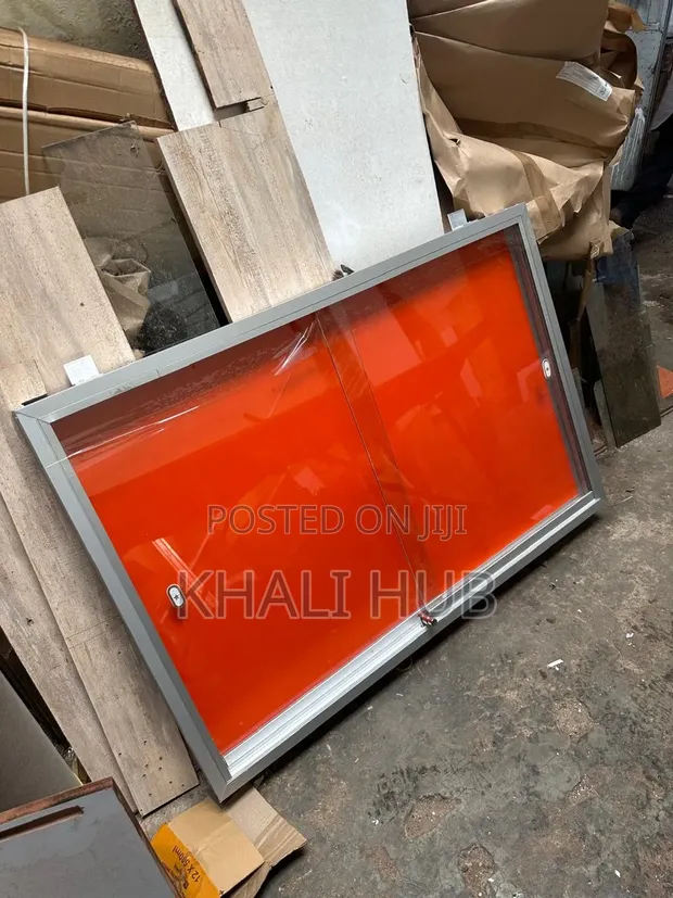 Bodi ya Matangazo ya Kioo cha Kuteleza 4ft x 3ft kwa Taasisi - 1