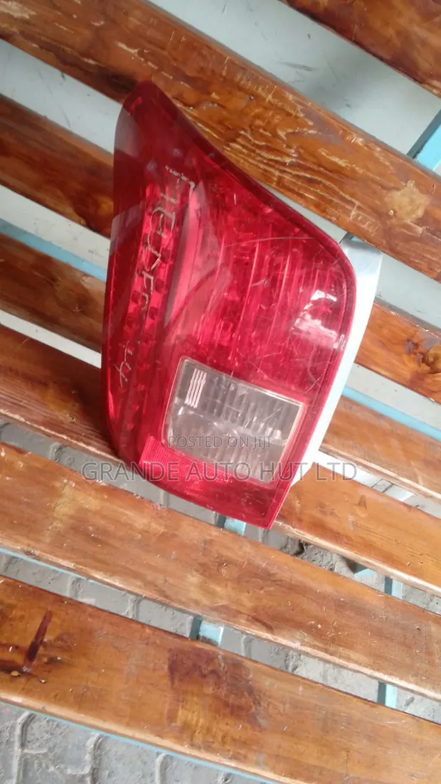 Taa ya Nyuma ya Toyota Fielder 141 - 1