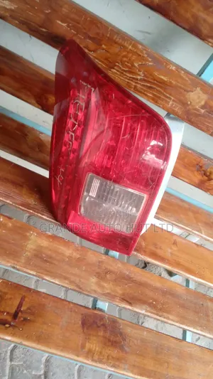 Taa ya Nyuma ya Toyota Fielder 141