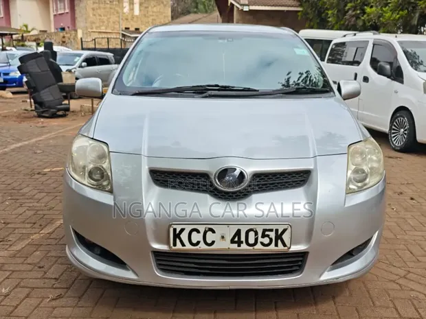 Toyota Auris 2008 Silver - 1