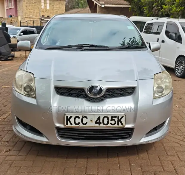 Toyota Auris 2008 Silver - 1