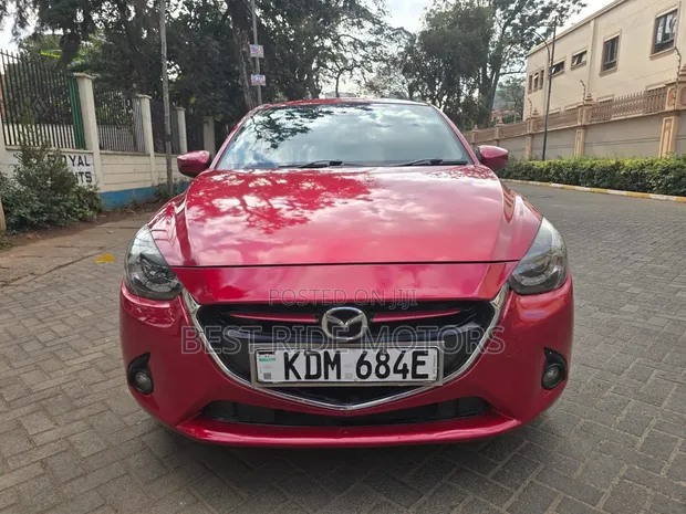 Mazda Demio 2016 Nyekundu - 1