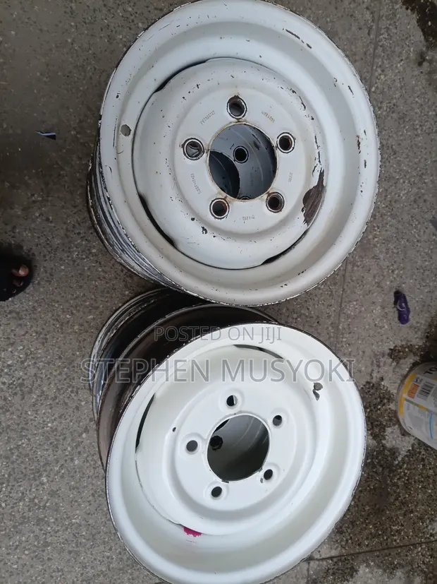 Land Rover Defender 110 TDI 16-inch Rims - 1