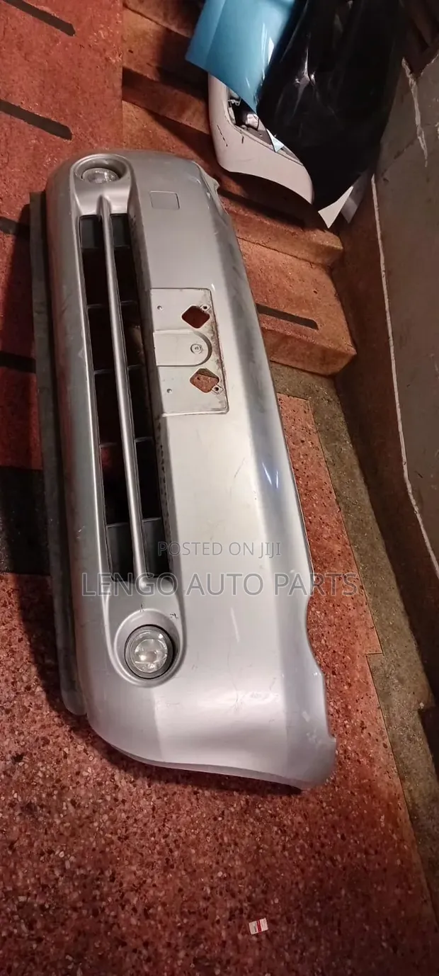 Bampa ya Mbele ya Toyota Sienta 2005 na Foglights - 1