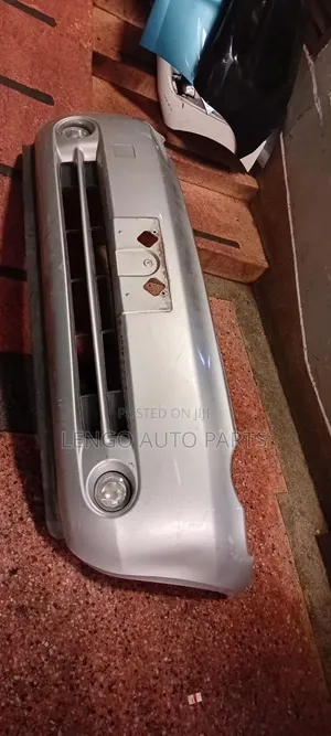 Bampa ya Mbele ya Toyota Sienta 2005 na Foglights