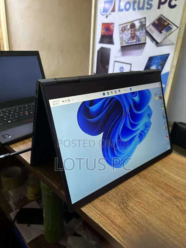 Lenovo ThinkPad X1 Yoga 8th Gen i5 8GB RAM 256GB SSD - 1