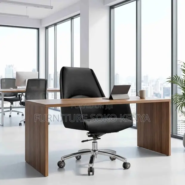 Executive PU Swivel Office Chair - 1