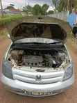 Toyota IST 2004 Nyeusi - 1