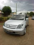 Toyota IST 2004 Nyeusi - 3