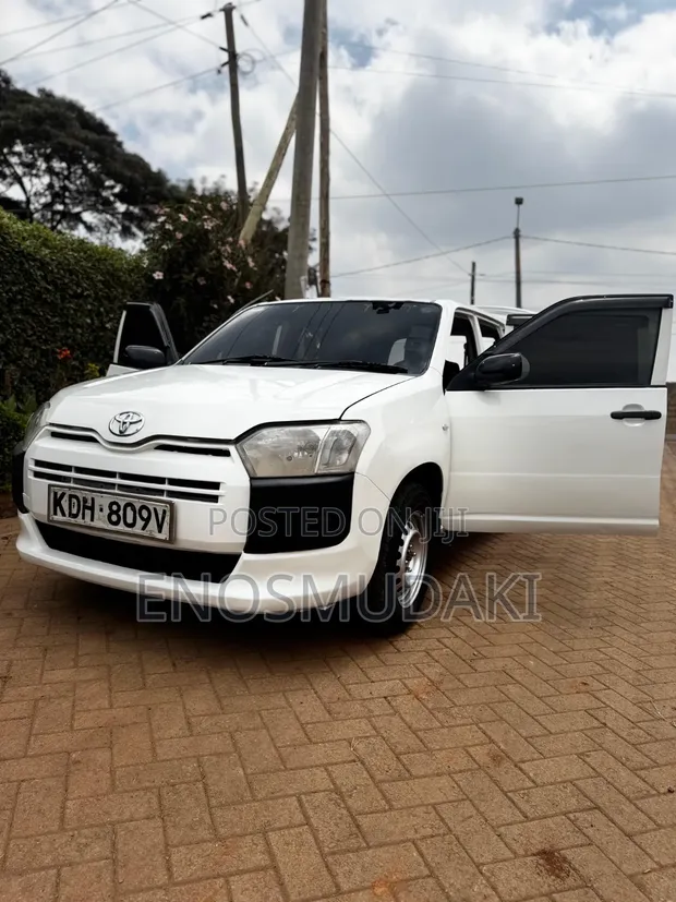 Toyota Probox 1.3 DX Comfort 2WD 2016 Nyeupe - 1