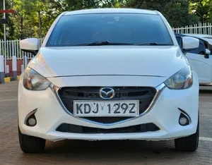 Mazda Demio 2015 Nyeupe