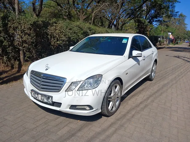 Mercedes-Benz E250 CGI 2011 White - 1