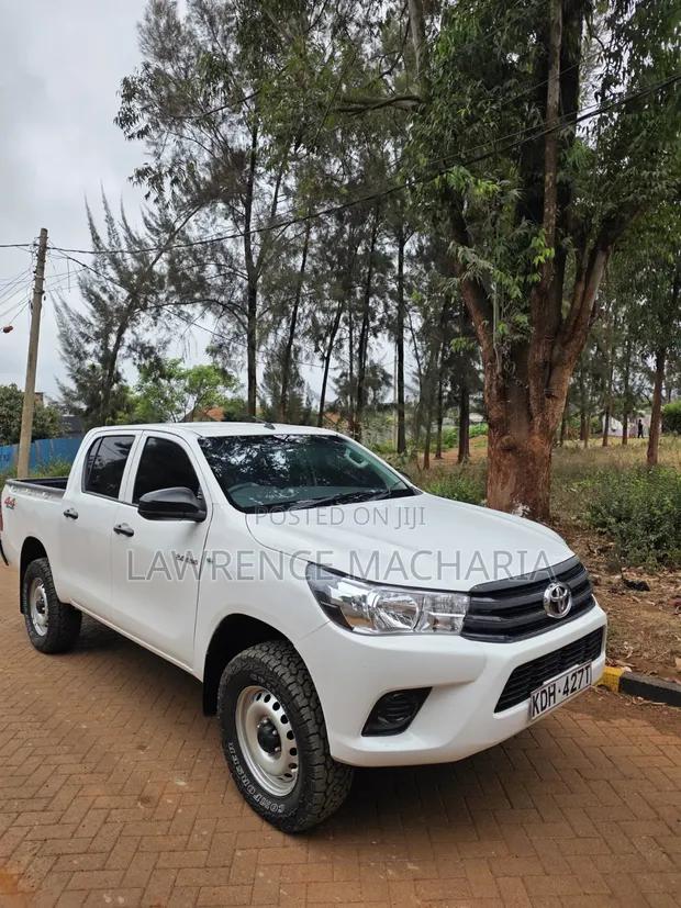 Toyota Hilux Revo 2.4D Mwaka 2022 Manual - 1