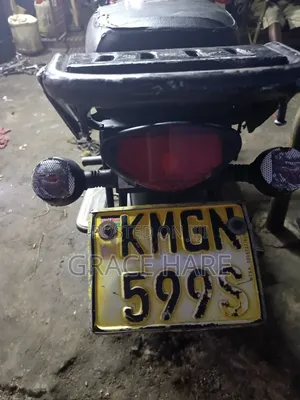 Bajaj Boxer 125 2021 Nyeusi