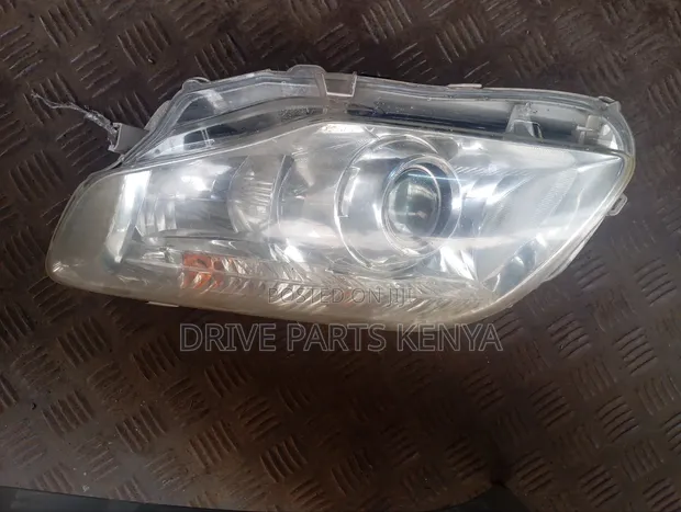 Toyota Corolla Fielder Zenon Headlight (Used) - 1