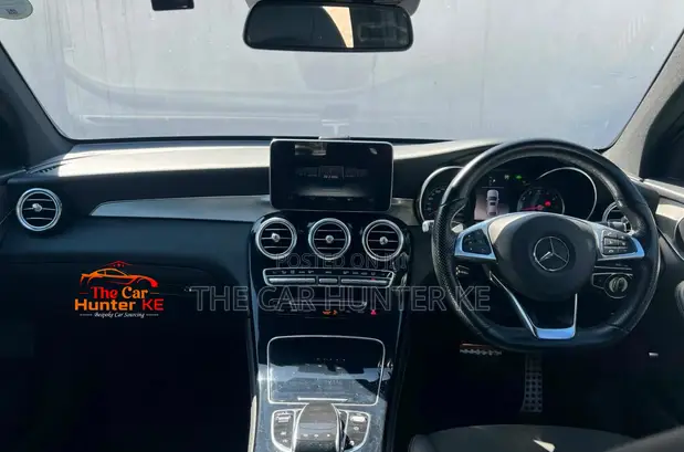 Mercedes-Benz C200 2019 Black - 1