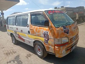 Toyota HiAce 2002 - White