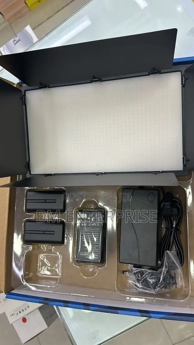 Brand New Pro LED 800 Light Kit with 2.1M Tripod - 1