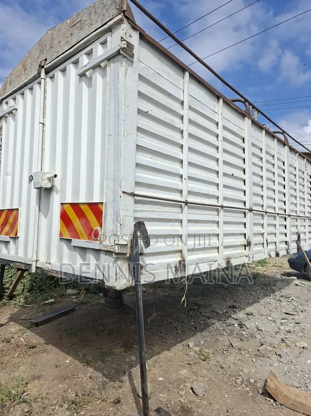 Mitsubishi Fuso FRR Cover Body - 1
