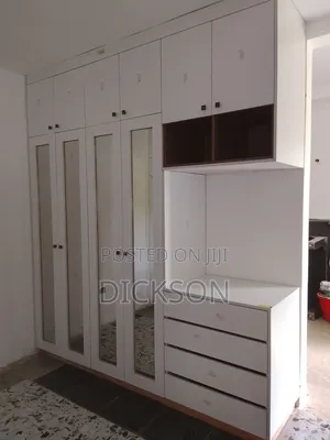 Kabati la Jikoni Jipya Kabisa