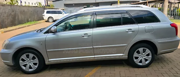 Toyota Avensis 2006 Silver - 1