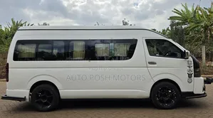 Toyota HiAce 2018 Nyeupe