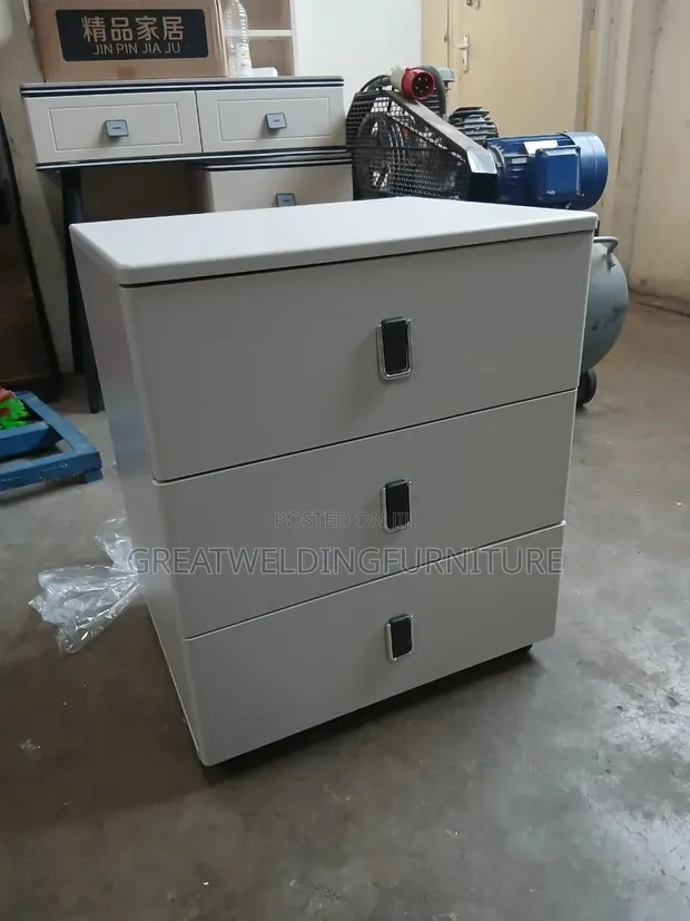 Kaba 4-Drawer Metal Filing Nyeupe na Vifundo Vyeusi - 1