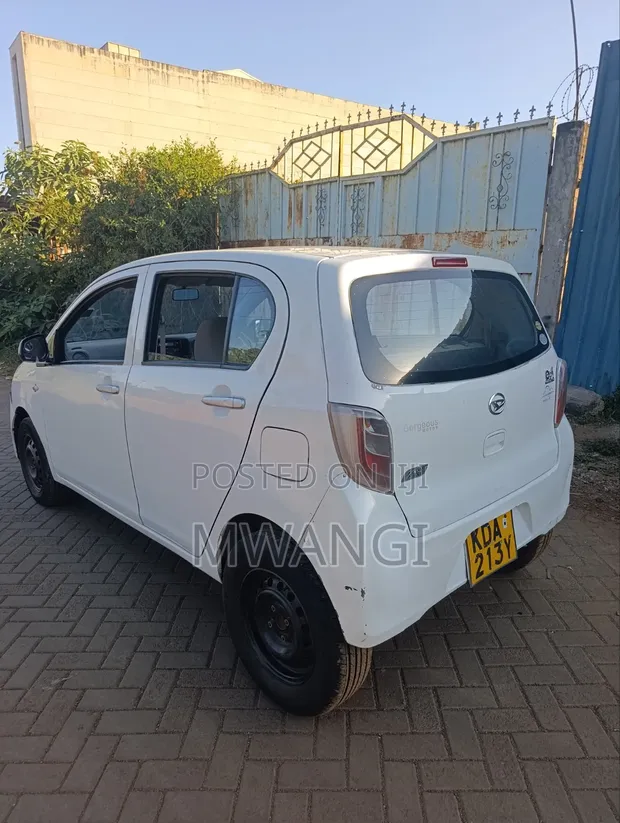 Daihatsu Mira 2013 White - 1