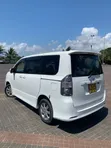 Toyota Voxy 2010 Nyeupe - 3