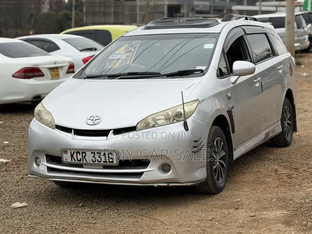 Toyota Wish 2011 Silver - 1
