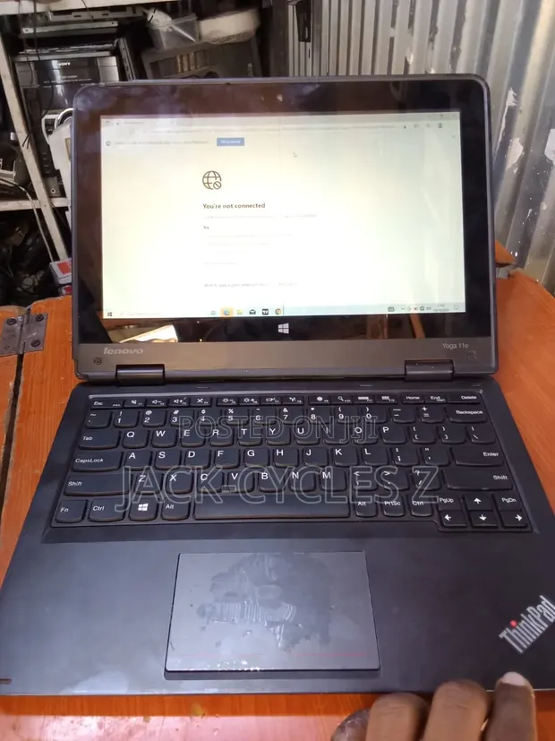 Laptopi ya Lenovo Yoga 11e 4GB RAM, 500GB HDD - 1