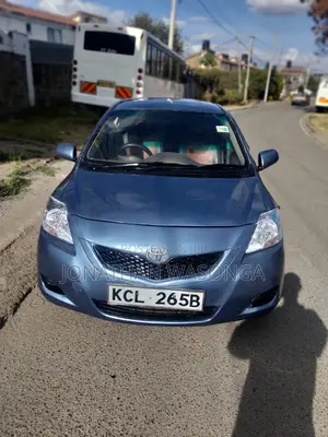 Toyota Belta 2010 Bluu
