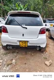 Toyota Vitz 1.3 FWD 5dr Hatchback 2001 Nyeupe - 3