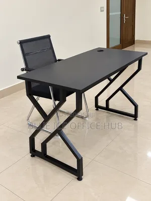 Kiti cha Ofisi Nyeusi na Kiti cha Mgeni Kinachofanana