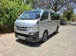 Toyota HiAce 2012 Nyeupe - 2