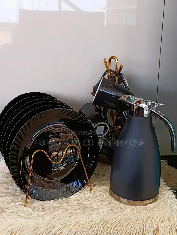 Set ya Kiamsha Kinywa Nyeusi Mpya (6 Plates, 6 Cups, 2L Flask) - 1