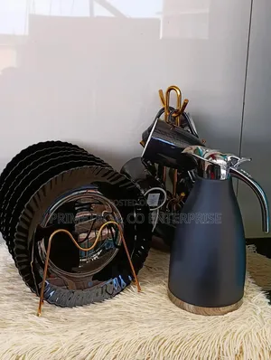 Set ya Kiamsha Kinywa Nyeusi Mpya (6 Plates, 6 Cups, 2L Flask)