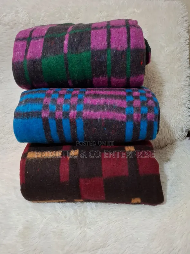 Blanketi Nzito za Shule - 1