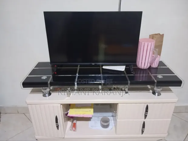 Sofa ya Viti 5, Stand ya TV na Von TV ya Inchi 32 - 1