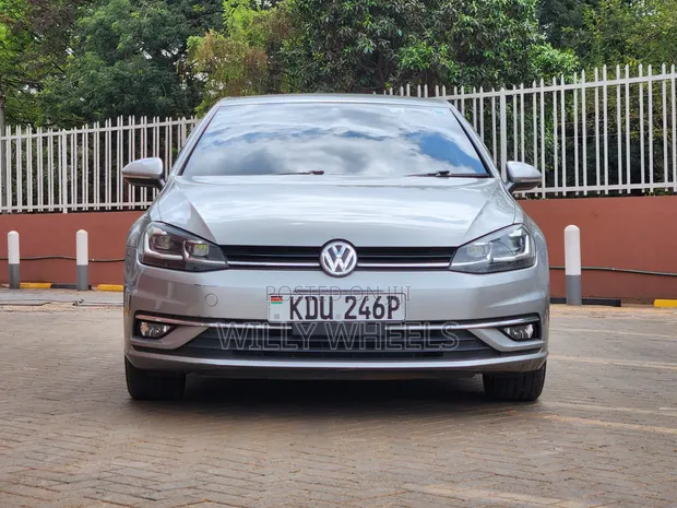Volkswagen Golf 2018 Silver - 1