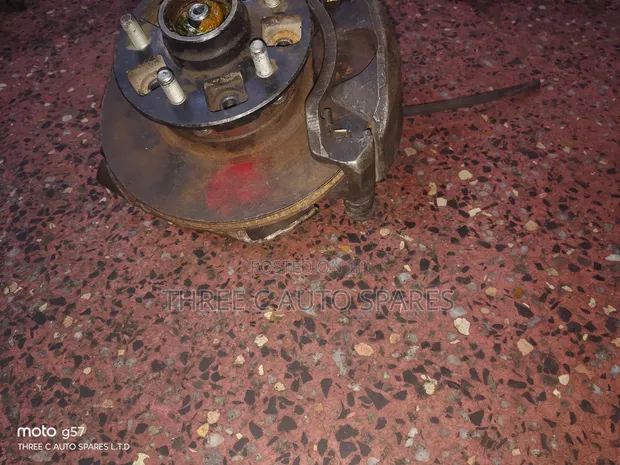 Toyota Hilux Millennium Front Hub (Used) - 1