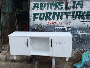 Ideal Modern TV Stand - Nyeupe