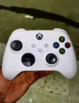 Kidhibiti cha Xbox Series X - 1