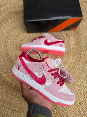 Nike SB Dunk Strange Love Sneakers