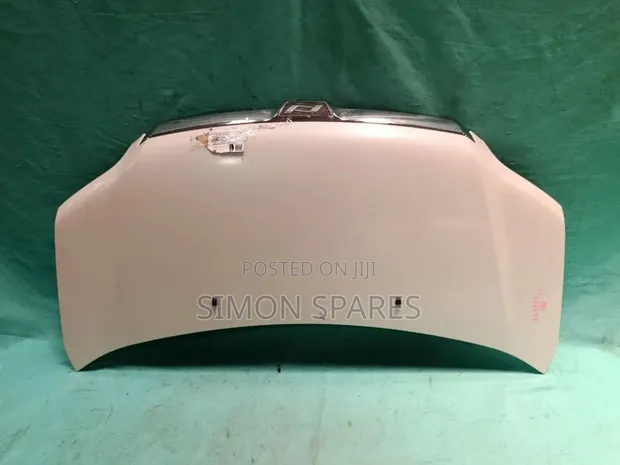 Toyota Noah Bonnet (2004) - 1