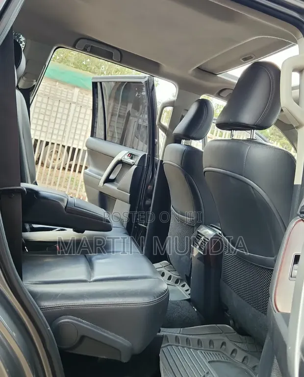 Toyota Land Cruiser Prado 3.0 D-4D 7-Seater 2015 Gray - 1