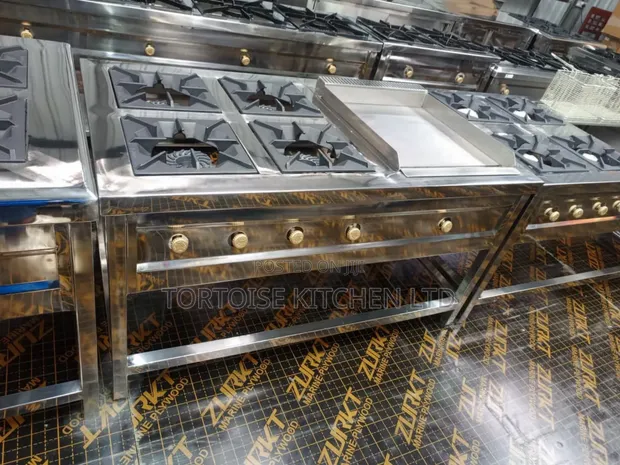 Combined Cooking Unit: 4 Gas Burners & Griddle - 1
