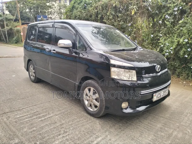 Toyota Voxy 2009 Nyeusi - 1