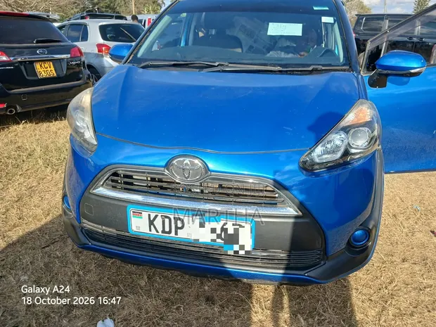 Toyota Sienta 2016 Blue - 1