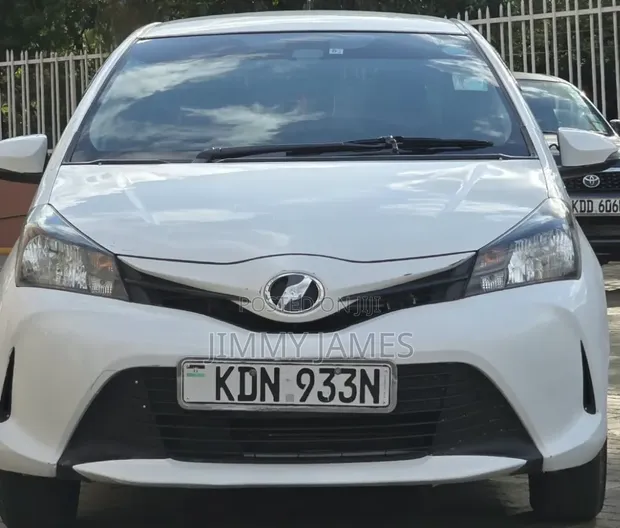Toyota Vitz 2016 Nyeupe - 1